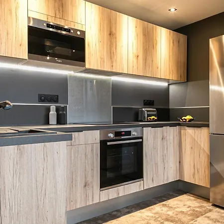 Little Factory - 2 Pieces - Parking Prive Apartamento